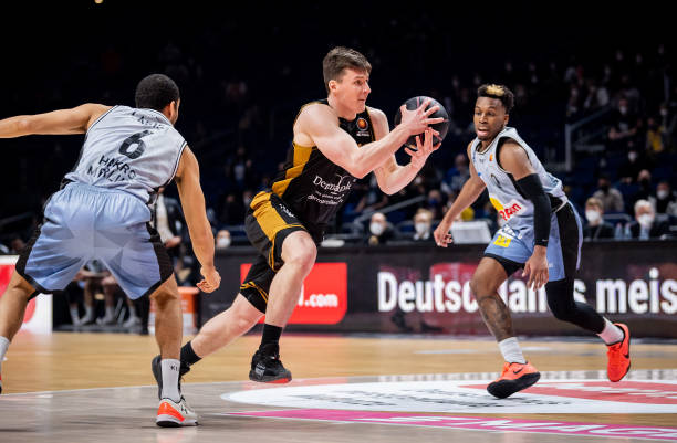 牌合作创造 牌合作创造