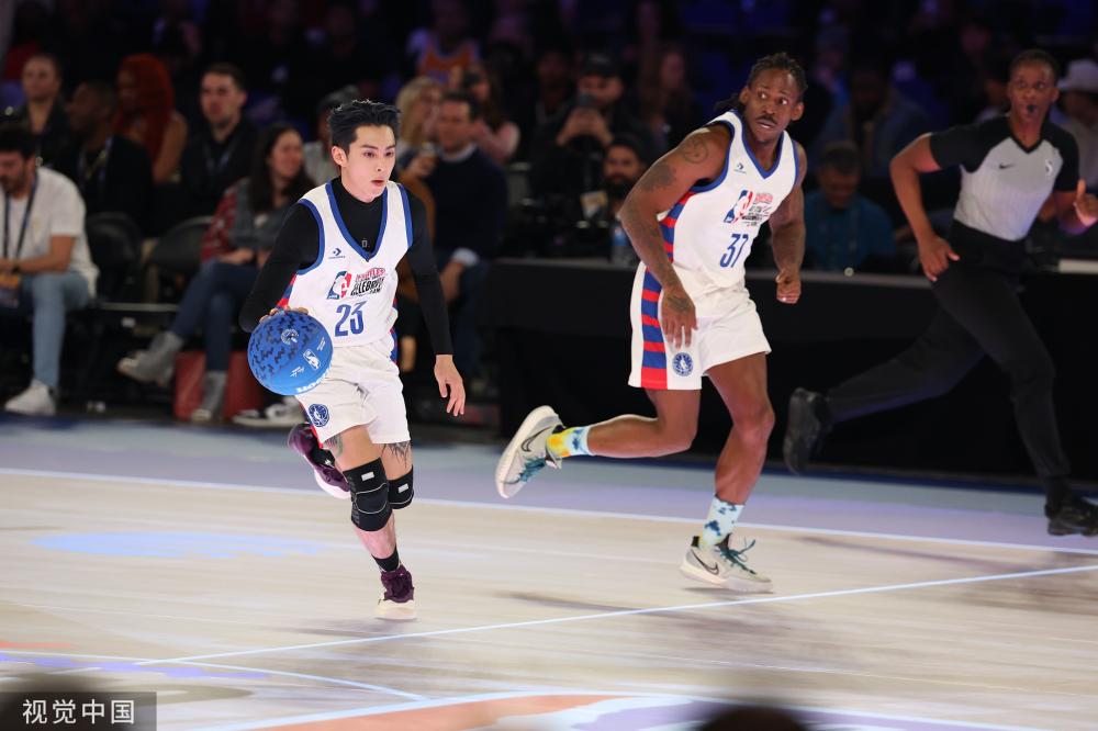 球迷们将继 球迷们将继