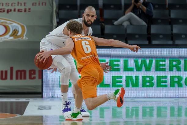 他在加盟球 他在加盟球